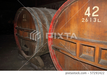 Wine storage barrel 57291422