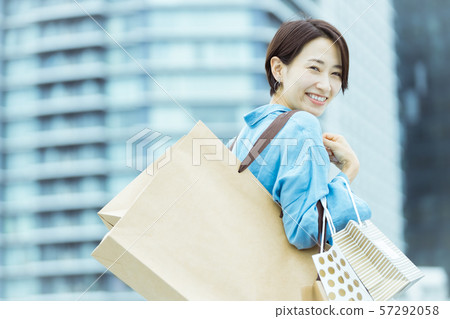 Woman shopping shopping Woman shopping shopping 57292058