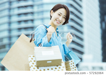 Woman shopping shopping 57292064