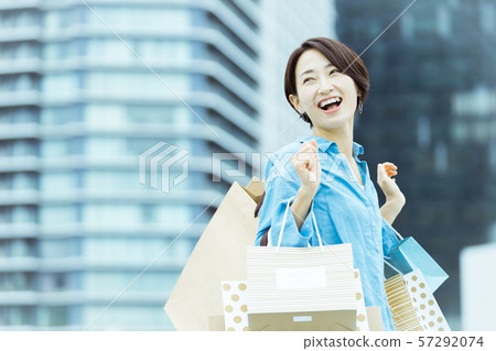 Woman shopping shopping 57292074