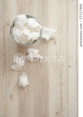 Tissue litter Image of litter, cold, runny nose, hay fever. In addition, images such as makeup repair. Tissue litter Image of litter, cold, runny nose, hay fever. In addition, images such as makeup repair. 57317900