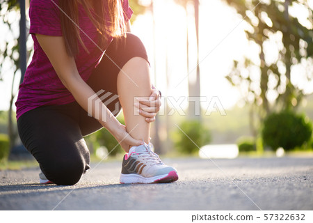 照片素材(图片): ankle sprained, woman suffering ankle injury