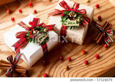 檢查絲帶禮物 57328079