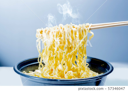 People eat the noodles with chopstick 57346047