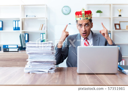 King businessman at his workplace 57351981