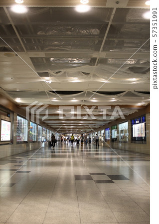 Central Park Underground Shopping Mall Underground Shopping Mall Workers Underground Shopping Mall Image Station Chika 57351991