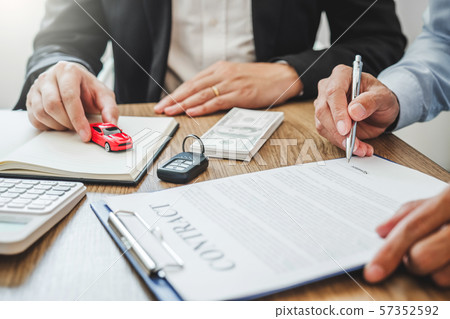 Sale agent deal to agreement successful car loan Sale agent deal to agreement successful car loan 57352592