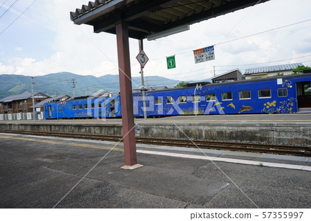 SL運行的JR釜石線遠野站 57355997