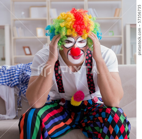 Drunk Clown Celebrating Having A Party At Home - Stock Photo [57356735] -  Pixta