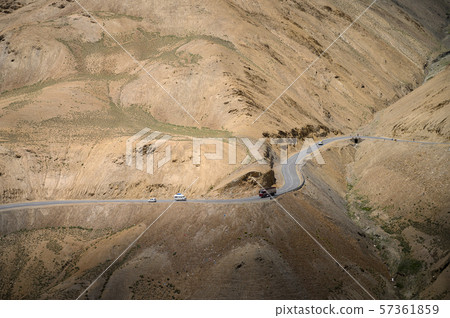Beautiful mountain view of Srinagar - Leh road  57361859