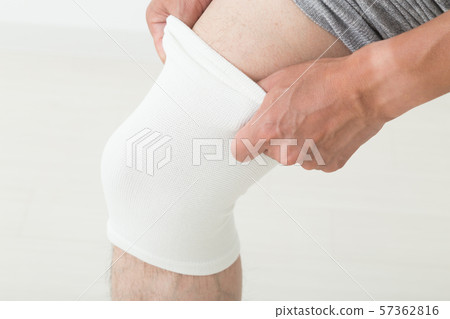 男性膝蓋支持者 57362816