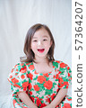 女孩快樂純潔 57364207