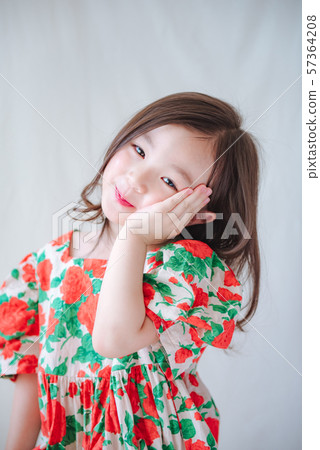 女孩快樂純潔 女孩快樂純潔 57364208