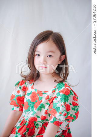 女孩快樂純潔 女孩快樂純潔 57364210