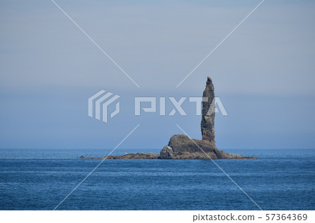 拍攝北海道Yoichi的Shakotan Blue Sea和Candle Rock的景觀 拍攝北海道Yoichi的Shakotan Blue Sea和Candle Rock的景觀 57364369