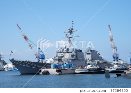 Missile destroyer Barry under maintenance at Yokosuka Base 57364590