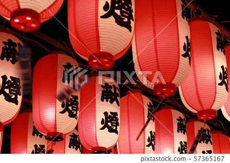 Lantern festival where many lanterns shine in the summer night sky Lantern festival where many lanterns shine in the summer night sky 57365167