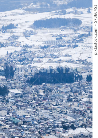 Snowy winter townscape 57366453