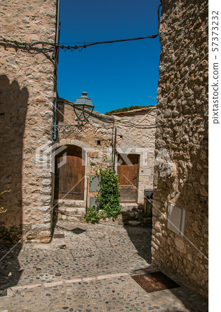 Alley with stone walls and houses in Saint-Paul-de-Vence Alley with stone walls and houses in Saint-Paul-de-Vence 57373232