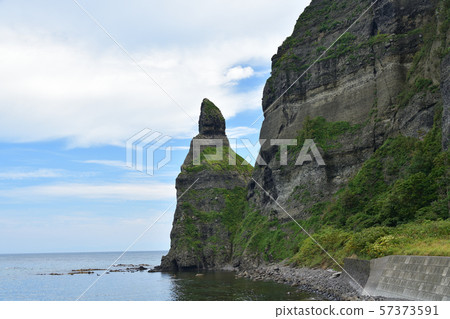 Photographing the scenery of Setakamui rock in Kodaira-cho, Hokkaido 57373591