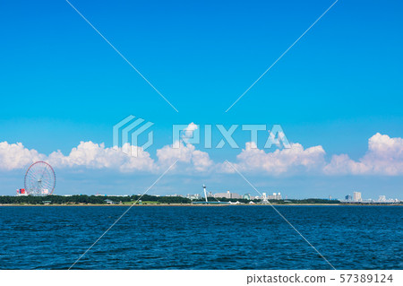 （東京城市景觀）Kasai Rinkai Park側視圖在夏日的天空5下 57389124