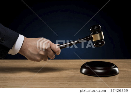 Businessman hammer 57426869