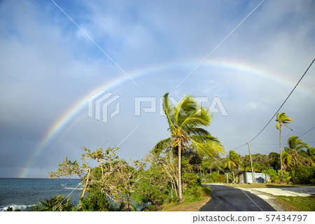 新喀裡多尼亞，洛亞爾提群島，馬累島，彩虹在瓦寶灣 57434797