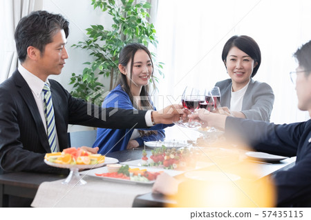 派對敬酒 57435115