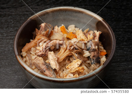 煮熟的米飯使用罐裝水 57435580