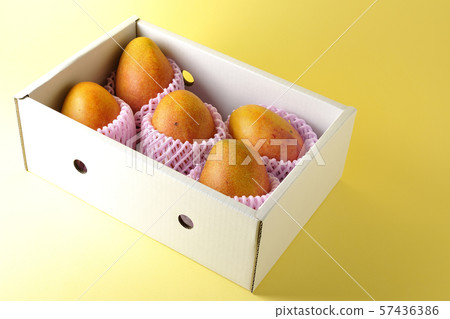 Boxed mango 57436386