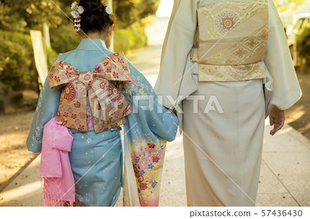 Shichigosan image Mother and daughter walking towards Torii Shichigosan image Mother and daughter walking towards Torii 57436430