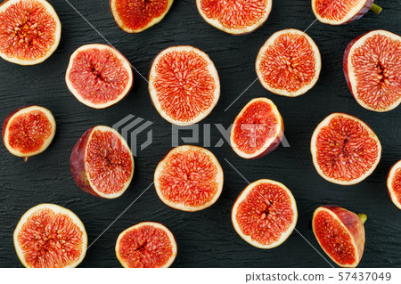 Ripe Figs. Creative diagram of chopped figs on a Ripe Figs. Creative diagram of chopped figs on a 57437049