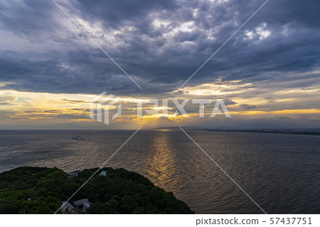 [Kanagawa Prefecture] Evening view from Enoshima, Mt. Fuji 57437751
