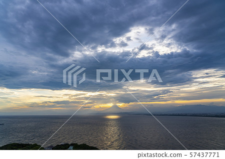 [Kanagawa Prefecture] Evening view from Enoshima, Mt. Fuji 57437771