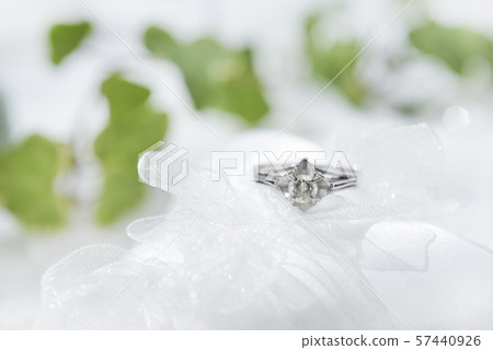 Engagement ring 57440926