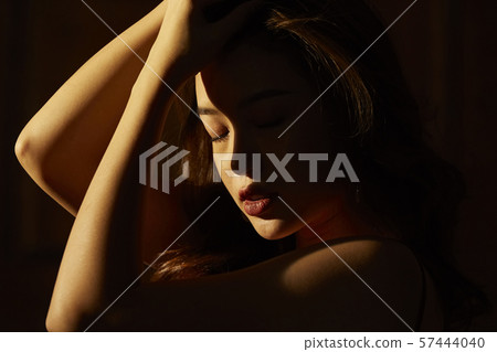 Beauty contrast Beauty contrast 57444040