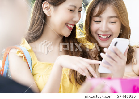 Women Shopping 57446939