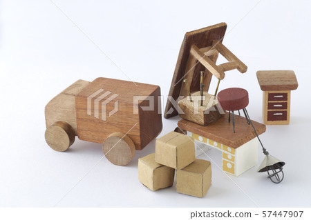 用小木製模型製作的西洋鏡式移動景觀 57447907