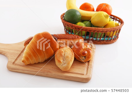 新鮮水果和麵包 新鮮水果和麵包 57448503