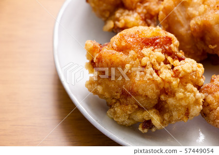 雞肉炸了。 57449054