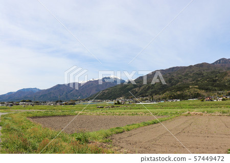 鄉村景觀和木曾山脈(長野縣伊那市) 鄉村景觀和木曾山脈(長野縣伊那市) 57449472