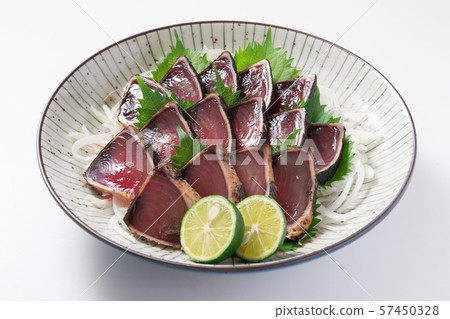 Seared bonito 57450328