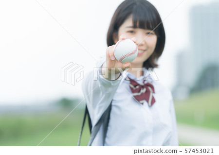 有棒球的高中女孩 有棒球的高中女孩 57453021
