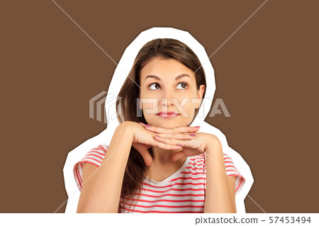 the laughing girl put her hands under her chin. 57453494