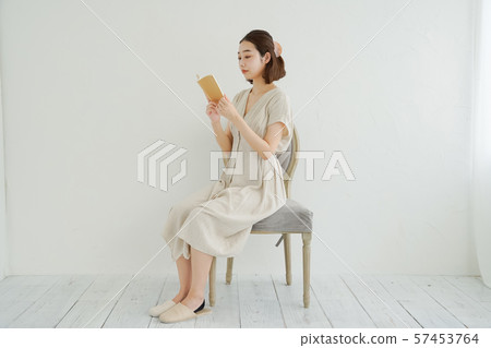 看書的女人 看書的女人 57453764
