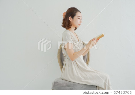 看書的女人 看書的女人 57453765