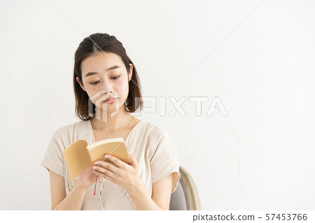 看書的女人 看書的女人 57453766
