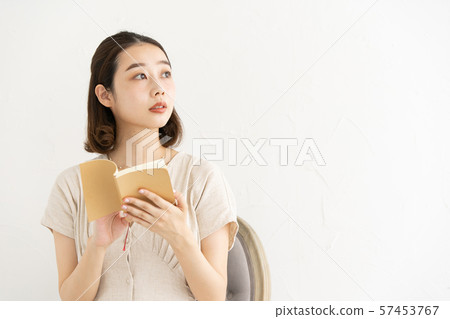 看書的女人 看書的女人 57453767