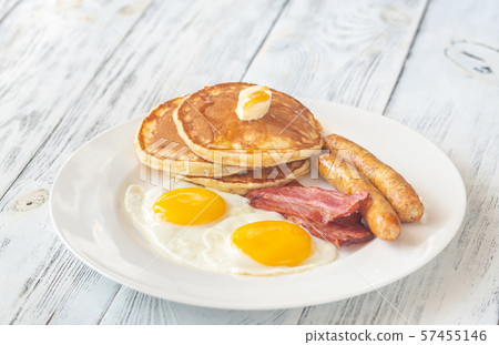 Traditional American breakfast 57455146