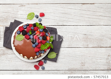 Chocolate cake with berries 57457013